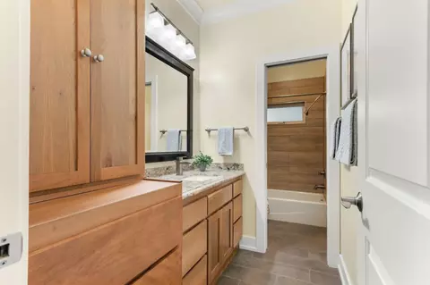 Bath - 27462 Oakside Dr, Davis, CA 95618 photo 5 of 9