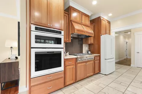Kitchen - 27462 Oakside Dr, Davis, CA 95618 photo 7 of 8
