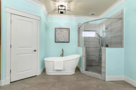 Bath - 27462 Oakside Dr, Davis, CA 95618 photo 2 of 9