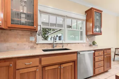 Kitchen - 27462 Oakside Dr, Davis, CA 95618 photo 6 of 8