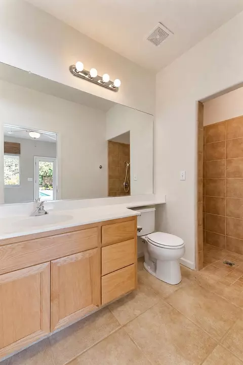 Bath - 1733 S Daniel Dr, Ripon, CA 95366 photo 9 of 10