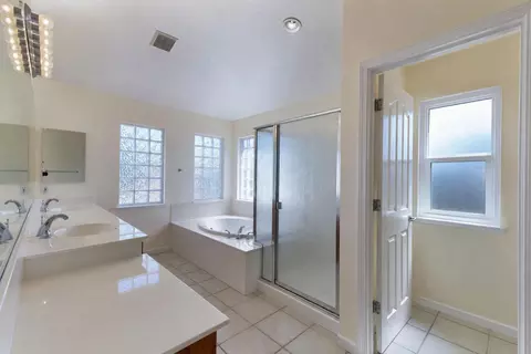 Bath - 1733 S Daniel Dr, Ripon, CA 95366 photo 5 of 10