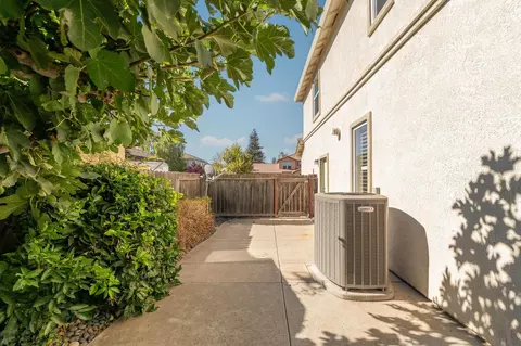 Exterior - 1733 S Daniel Dr, Ripon, CA 95366 photo 10 of 12