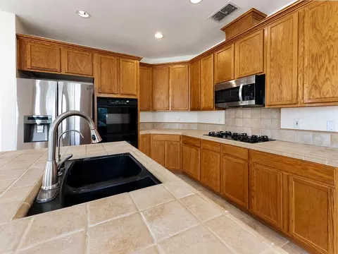 Kitchen - 1733 S Daniel Dr, Ripon, CA 95366 photo 4 of 6