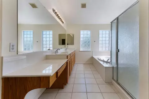 Bath - 1733 S Daniel Dr, Ripon, CA 95366 photo 4 of 10