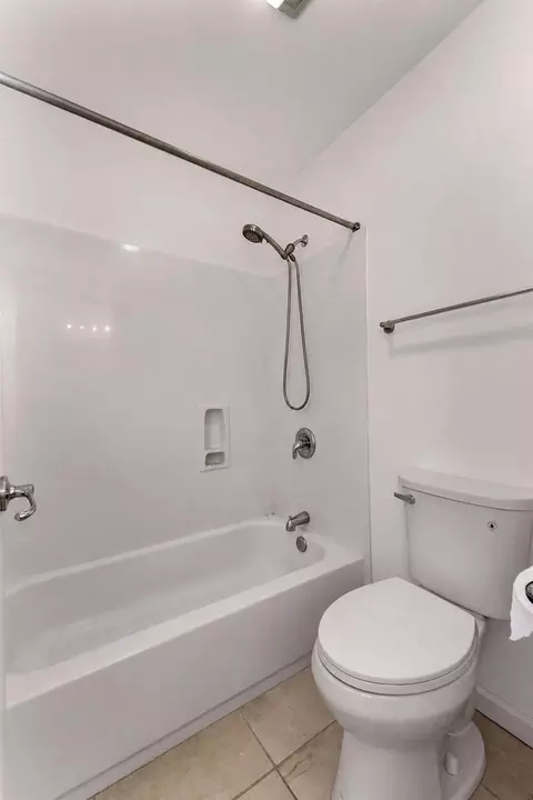 Bath - 1733 S Daniel Dr, Ripon, CA 95366 photo 3 of 10