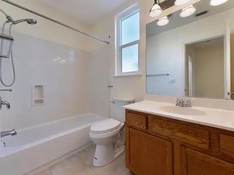 Bath - 1733 S Daniel Dr, Ripon, CA 95366 photo 1 of 10
