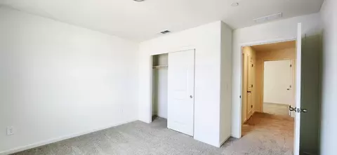 Bedroom - 2221 Blossom Ranch Rd, Patterson, CA 95363 photo 3 of 4