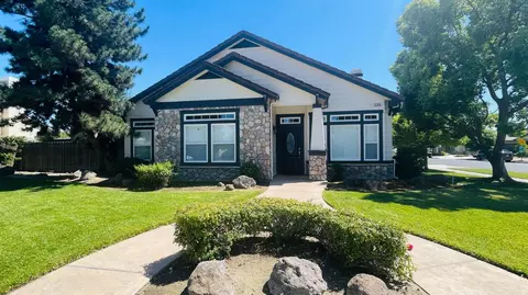 428 E Milgeo Ave, Ripon, CA 95366 photo 2