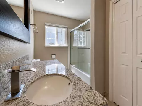 Bath - 3216 Coventry Way, Modesto, CA 95350 photo 3 of 6