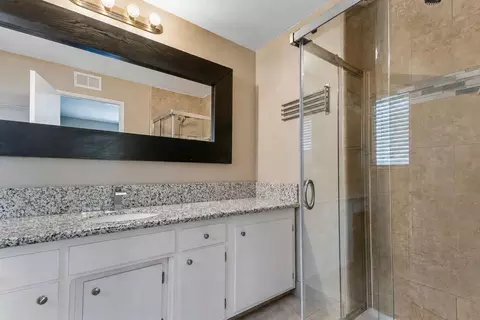 Bath - 3216 Coventry Way, Modesto, CA 95350 photo 5 of 6