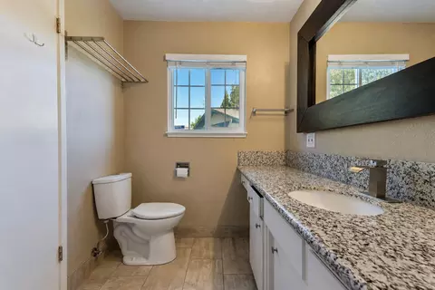 Bath - 3216 Coventry Way, Modesto, CA 95350 photo 4 of 6