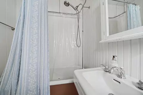 Bath - 43 Spanish St, Sutter Creek, CA 95685 photo 4 of 8