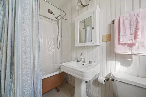 Bath - 43 Spanish St, Sutter Creek, CA 95685 photo 5 of 8