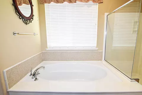 Bath - 2000 Thomas Taylor Dr, Hughson, CA 95326 photo 4 of 4