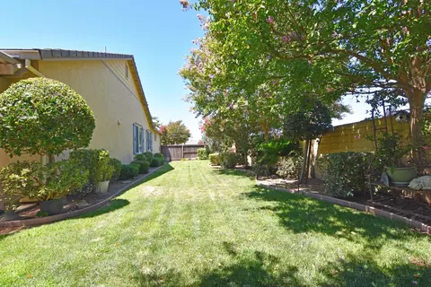 Exterior - 2000 Thomas Taylor Dr, Hughson, CA 95326 photo 6 of 8