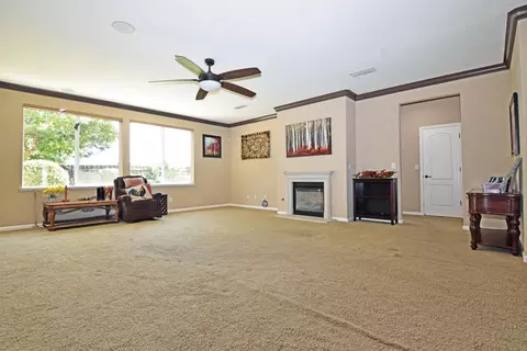 Living - 2000 Thomas Taylor Dr, Hughson, CA 95326 photo 2 of 4