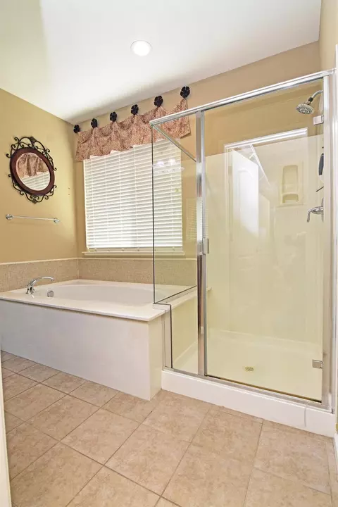 Bath - 2000 Thomas Taylor Dr, Hughson, CA 95326 photo 3 of 4