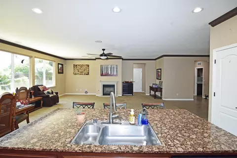 Kitchen - 2000 Thomas Taylor Dr, Hughson, CA 95326 photo 3 of 3