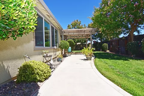 Exterior - 2000 Thomas Taylor Dr, Hughson, CA 95326 photo 4 of 8