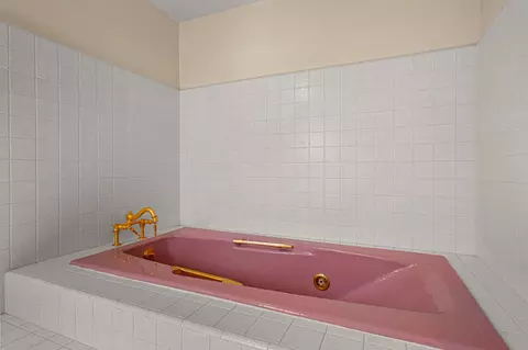 Bath - 1582 Barrett Dr, Placerville, CA 95667 photo 4 of 6