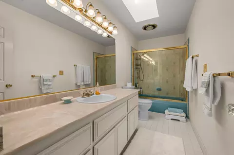 Bath - 1582 Barrett Dr, Placerville, CA 95667 photo 5 of 6