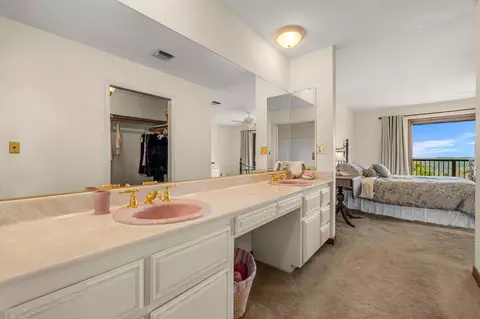Bath - 1582 Barrett Dr, Placerville, CA 95667 photo 2 of 6