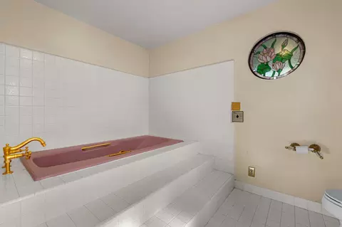 Bath - 1582 Barrett Dr, Placerville, CA 95667 photo 3 of 6
