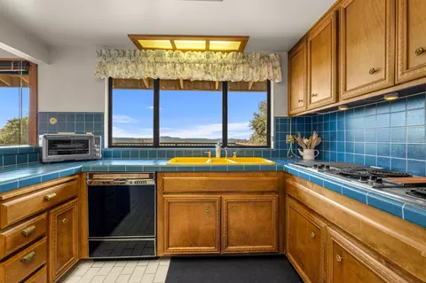Kitchen - 1582 Barrett Dr, Placerville, CA 95667 photo 5 of 8
