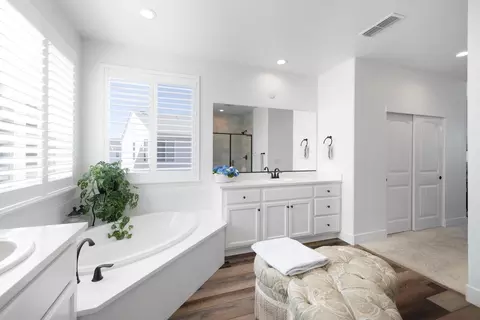 Bath - 700 Silo St, Folsom, CA 95630 photo 3 of 5
