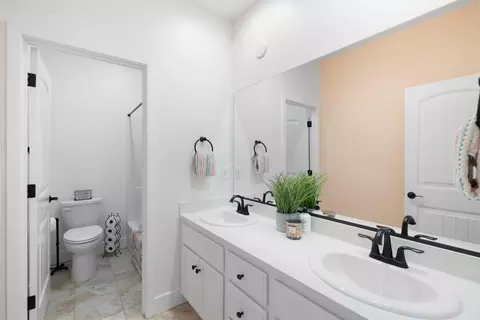 Bath - 700 Silo St, Folsom, CA 95630 photo 4 of 5