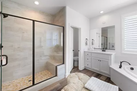 Bath - 700 Silo St, Folsom, CA 95630 photo 2 of 5