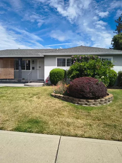 2855 Del Rio Dr, Stockton, CA 95204