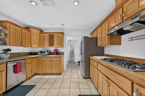 Kitchen - 6218 Coyle Ave, Carmichael, CA 95608 photo 2 of 6