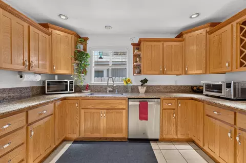 Kitchen - 6218 Coyle Ave, Carmichael, CA 95608 photo 3 of 6