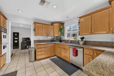 Kitchen - 6218 Coyle Ave, Carmichael, CA 95608 photo 4 of 6