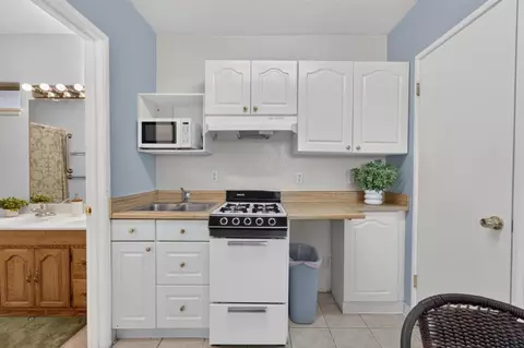 Kitchen - 6218 Coyle Ave, Carmichael, CA 95608 photo 5 of 6