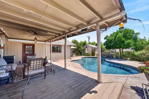 Exterior - 6218 Coyle Ave, Carmichael, CA 95608 photo 5 of 11