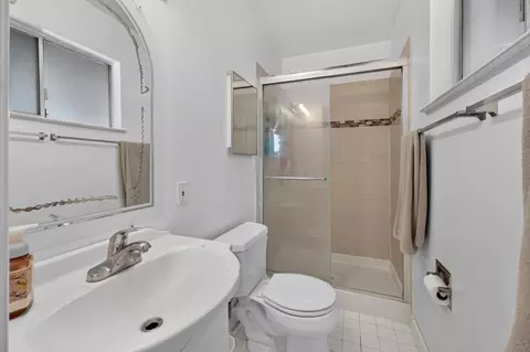Bath - 6218 Coyle Ave, Carmichael, CA 95608 photo 4 of 4