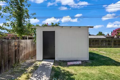 Exterior - 830 Windsor Dr, Lodi, CA 95240 photo 5 of 6