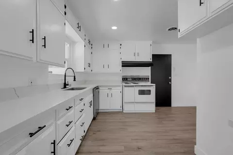 Kitchen - 830 Windsor Dr, Lodi, CA 95240 photo 2 of 2