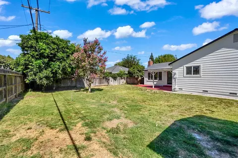 Exterior - 830 Windsor Dr, Lodi, CA 95240 photo 4 of 6