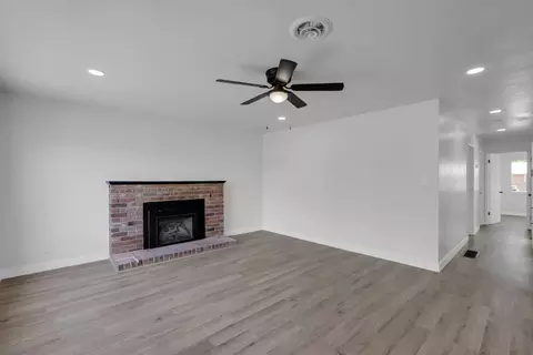 Living - 830 Windsor Dr, Lodi, CA 95240 photo 3 of 4