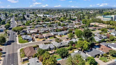 View/Area - 830 Windsor Dr, Lodi, CA 95240 photo 8 of 8