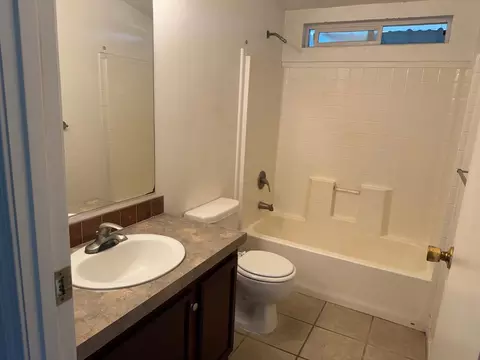 Bath - 2127 Leonard Rd, San Andreas, CA 95249 photo 2 of 3