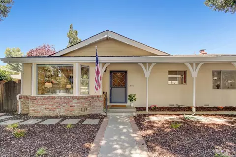 1307 W 8th St, Davis, CA 95616 photo 2
