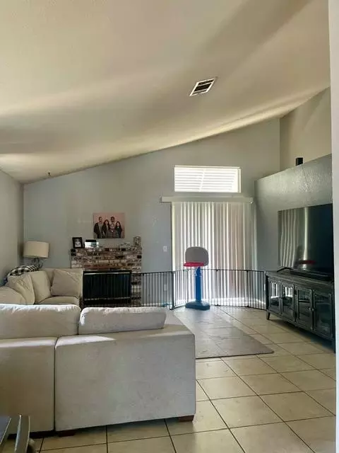 2027 Eagle Pl, Lodi, CA 95240 photo 2