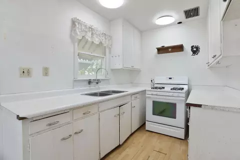 Kitchen - 660 E North St, Manteca, CA 95336 photo 3 of 4