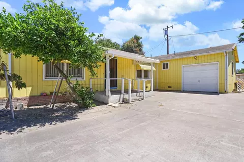 Exterior - 660 E North St, Manteca, CA 95336 photo 5 of 9