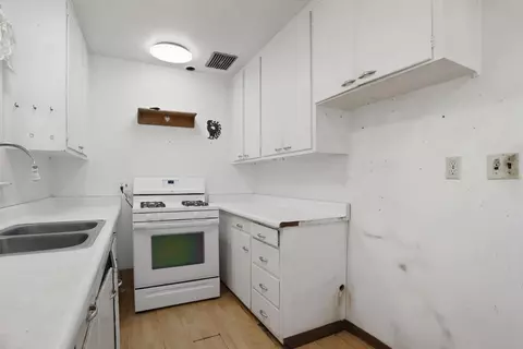 Kitchen - 660 E North St, Manteca, CA 95336 photo 2 of 4